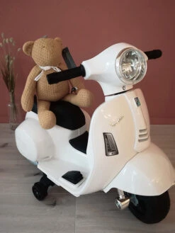 Electrische Vespa Scooter Creme -Babyverzorging Winkel image 28219
