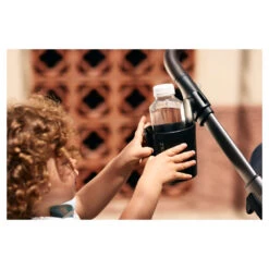 Joolz Bekerhouder 7 Joolz Bekerhouder -Babyverzorging Winkel joolz hub navy blue lifestyle photography cup holder 3